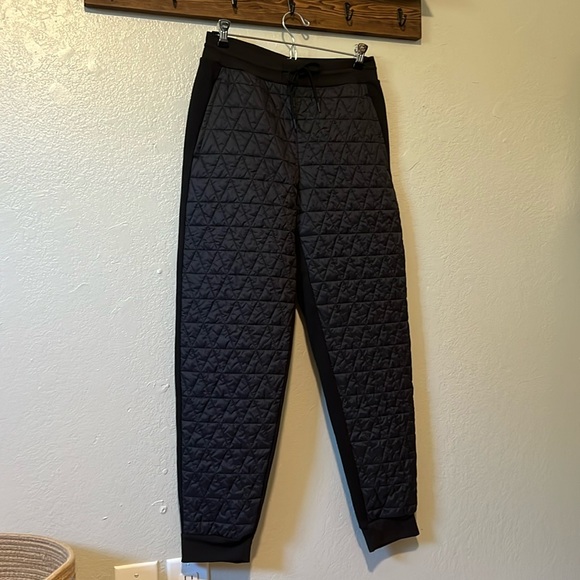 Unique quilted winter joggers from Athleta, comfiest, warmest winter joggers! - Picture 1 of 6